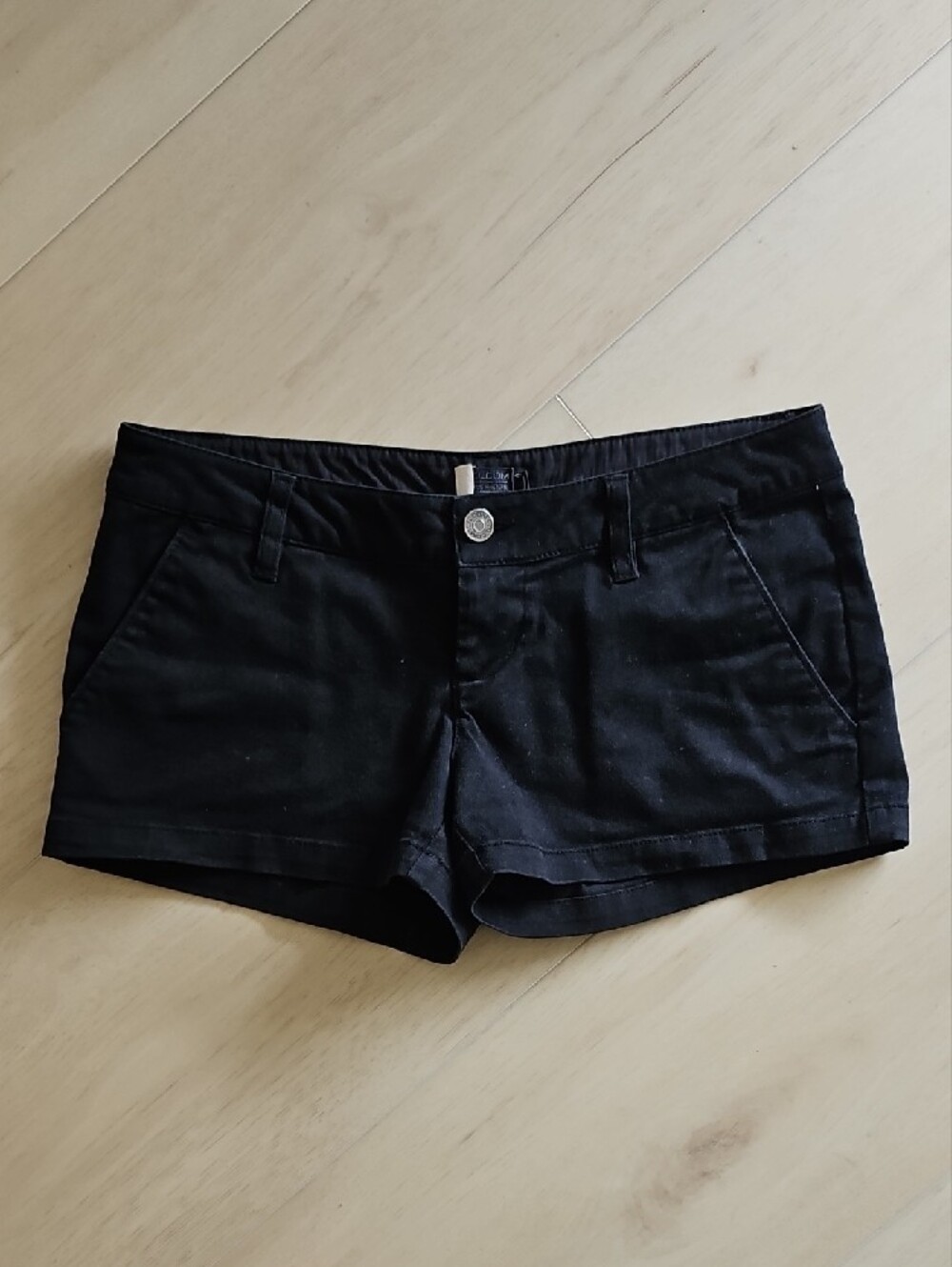 Volcom Black Low Rise Shorts - Picture 2 of 14